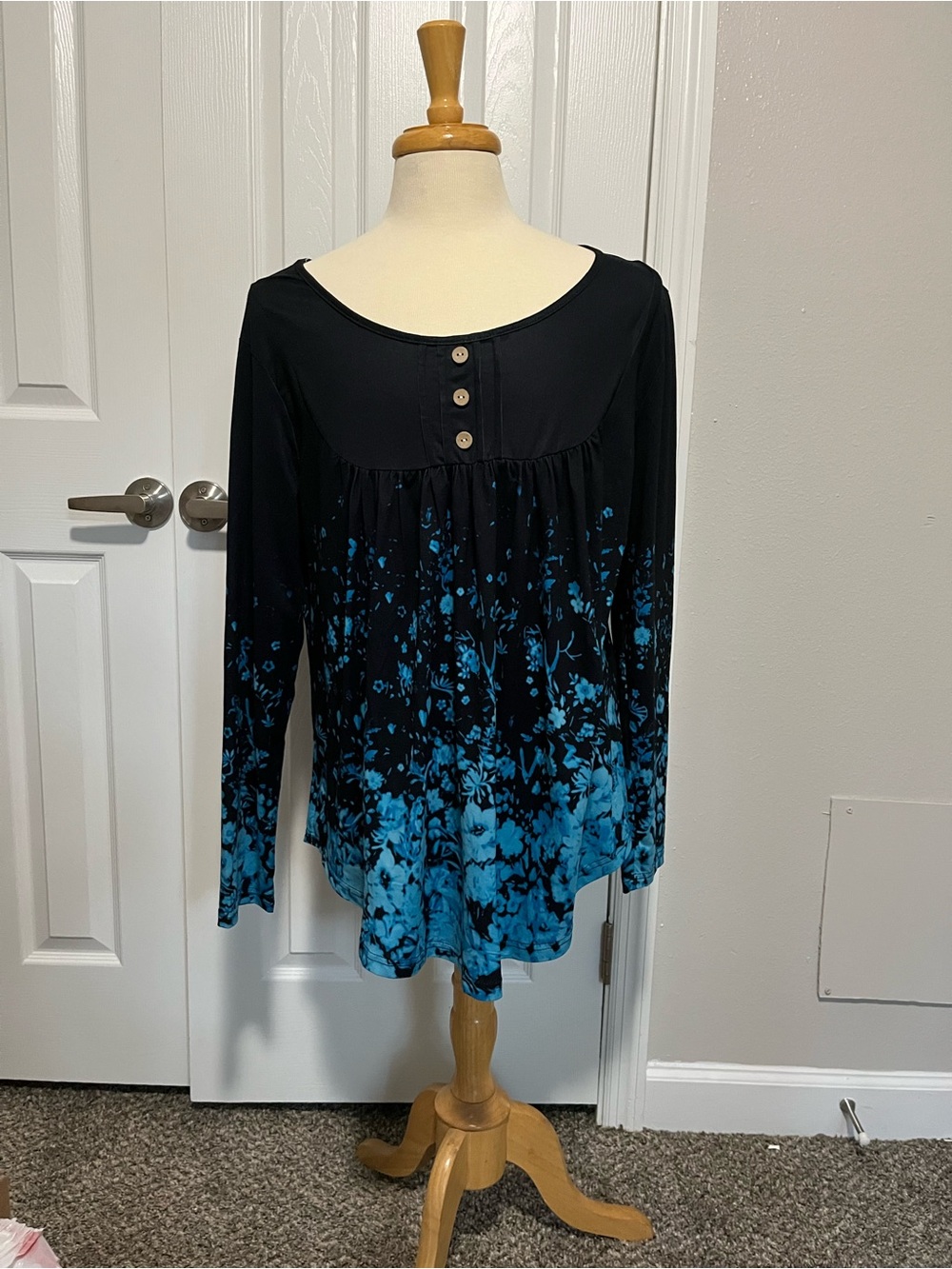Women’s 2XL Black & Blue Floral Long Sleeve Tunic Top